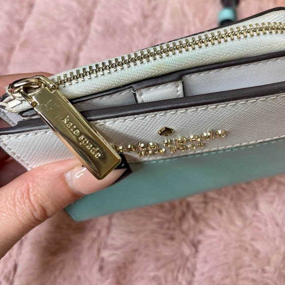 Kate Spade crossbody with removable chain and matching wallet - Picture 7 of 13